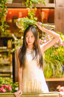 美女裸